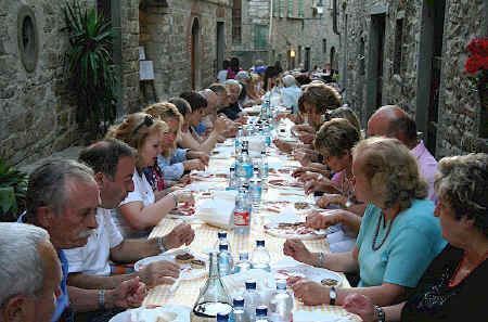 Communal dinner in Montefioralle